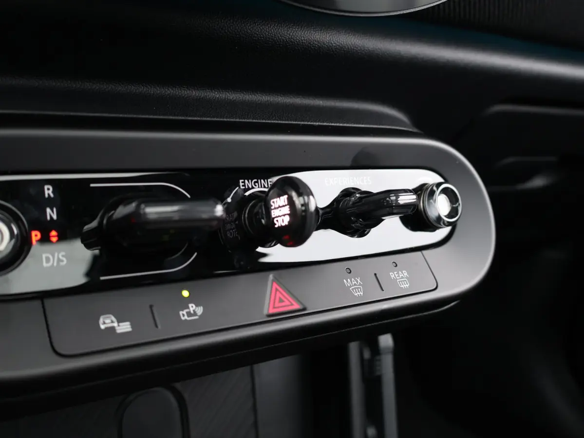 1.5 Cooper C John Cooper Works XL Comforttoegang | Panoramadak | Driving Assistant Professional | Harman Kardon | Head-Up | Elektr. Stoelen |
