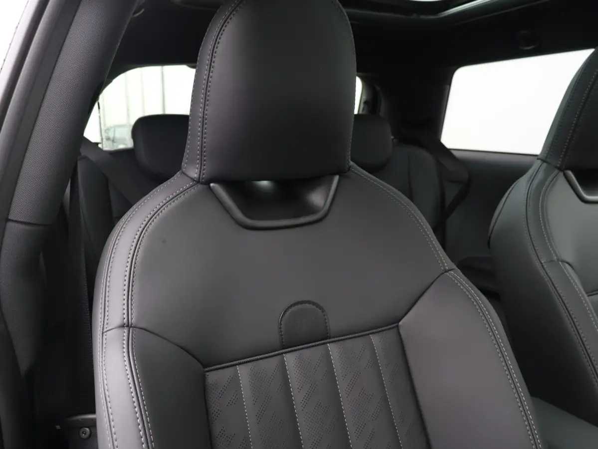 1.5 Cooper C John Cooper Works XL Comforttoegang | Panoramadak | Driving Assistant Professional | Harman Kardon | Head-Up | Elektr. Stoelen |