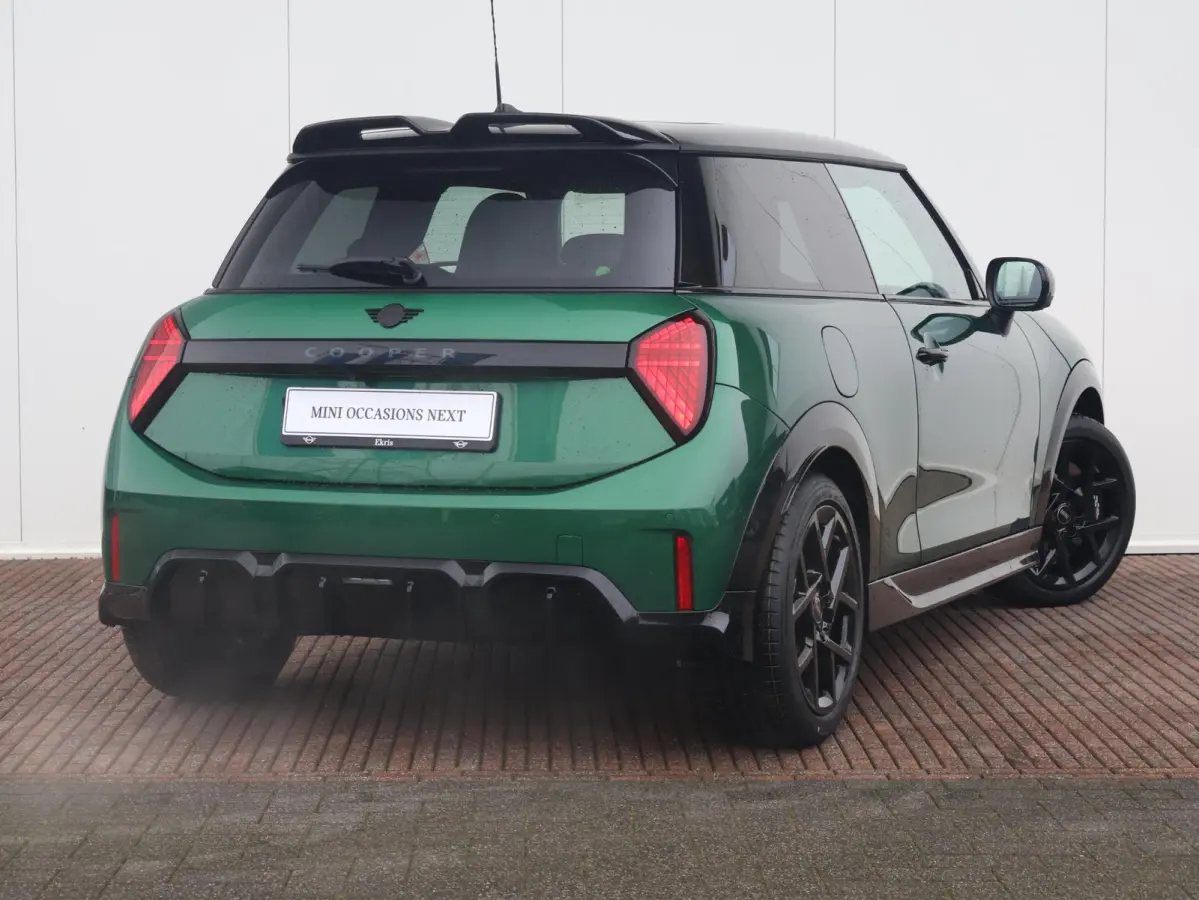1.5 Cooper C John Cooper Works XL Comforttoegang | Panoramadak | Driving Assistant Professional | Harman Kardon | Head-Up | Elektr. Stoelen |