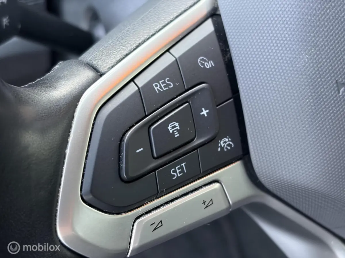 1.0 TSI Life Business|Carplay|Parkeersensoren|Stoelverwarming|17 inch|Navigatie.