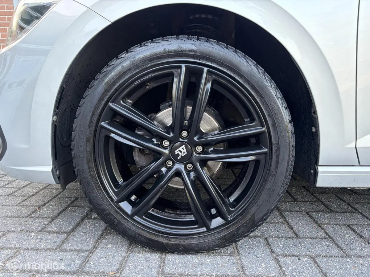 1.0 TSI Life Business|Carplay|Parkeersensoren|Stoelverwarming|17 inch|Navigatie.
