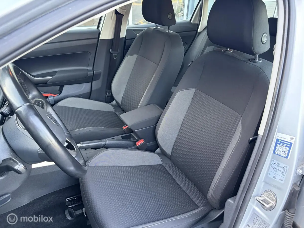 1.0 TSI Life Business|Carplay|Parkeersensoren|Stoelverwarming|17 inch|Navigatie.