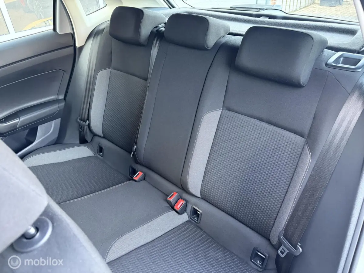 1.0 TSI Life Business|Carplay|Parkeersensoren|Stoelverwarming|17 inch|Navigatie.