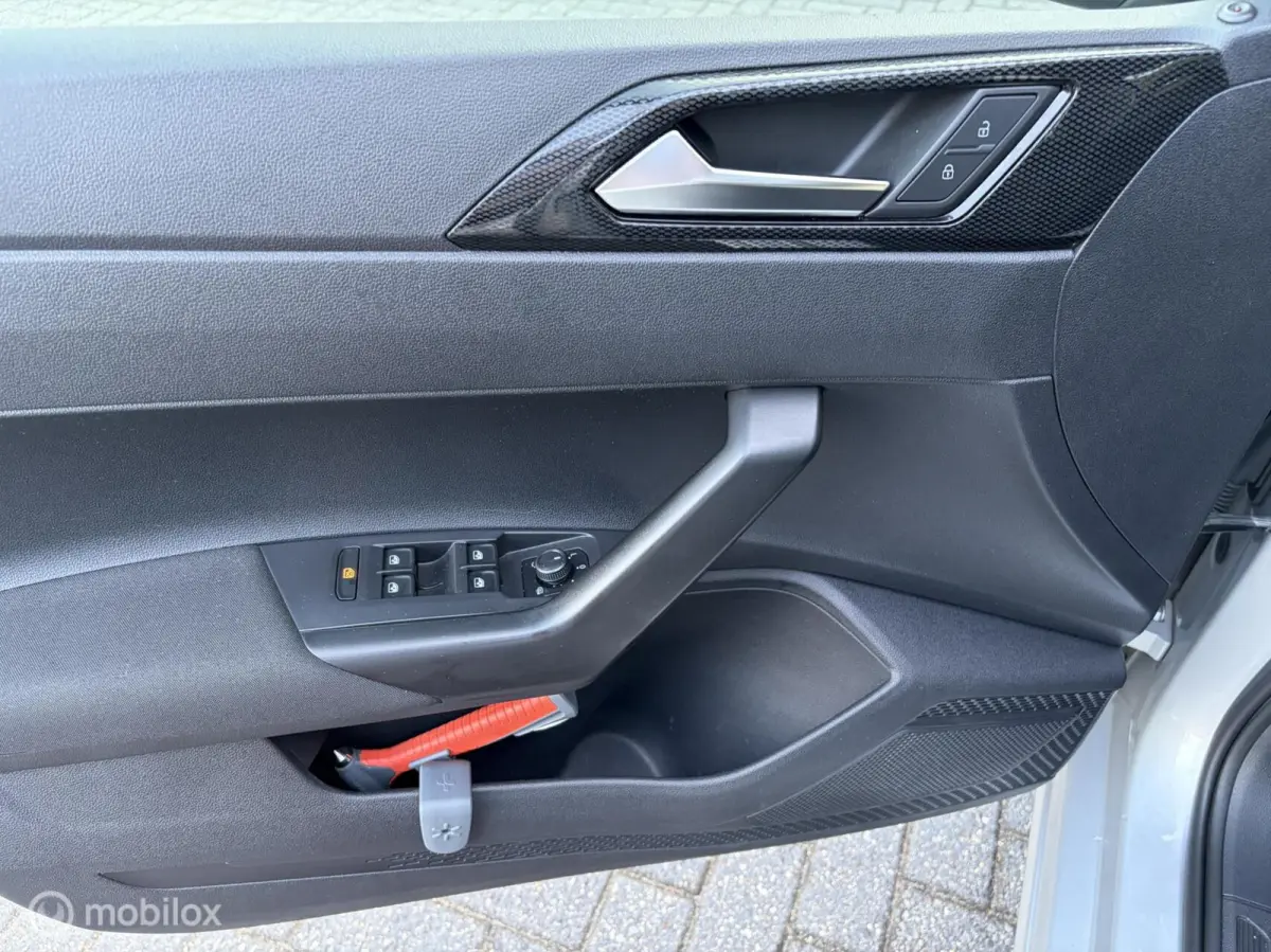 1.0 TSI Life Business|Carplay|Parkeersensoren|Stoelverwarming|17 inch|Navigatie.