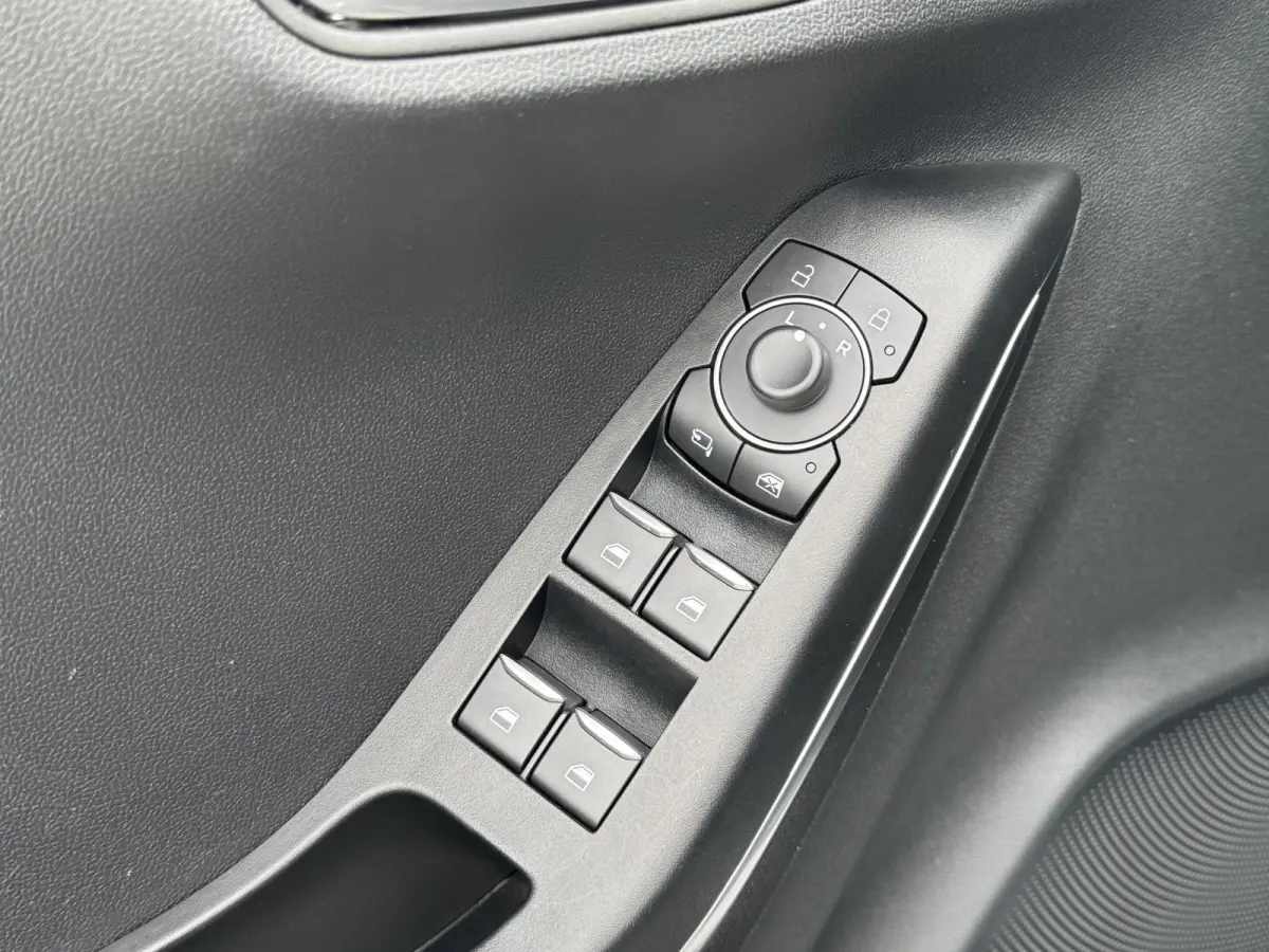1.0 EcoBoost 125PK TITANIUM CARPLAY/NAVI/STUURVERW.