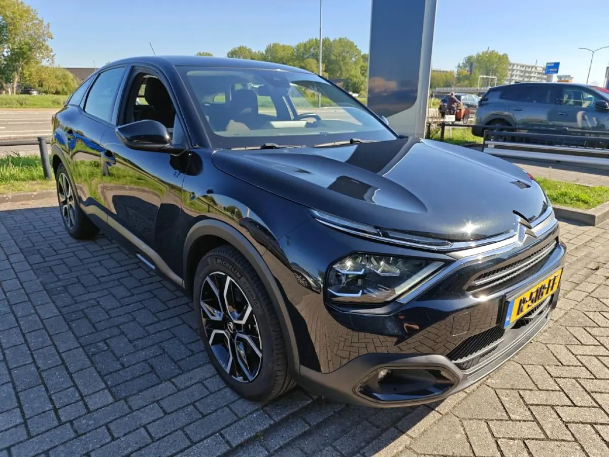 Feel 50 kWh DRAADLOOS CARPLAY | CAMERA | LED KOPLAMPEN | 18" VELGEN