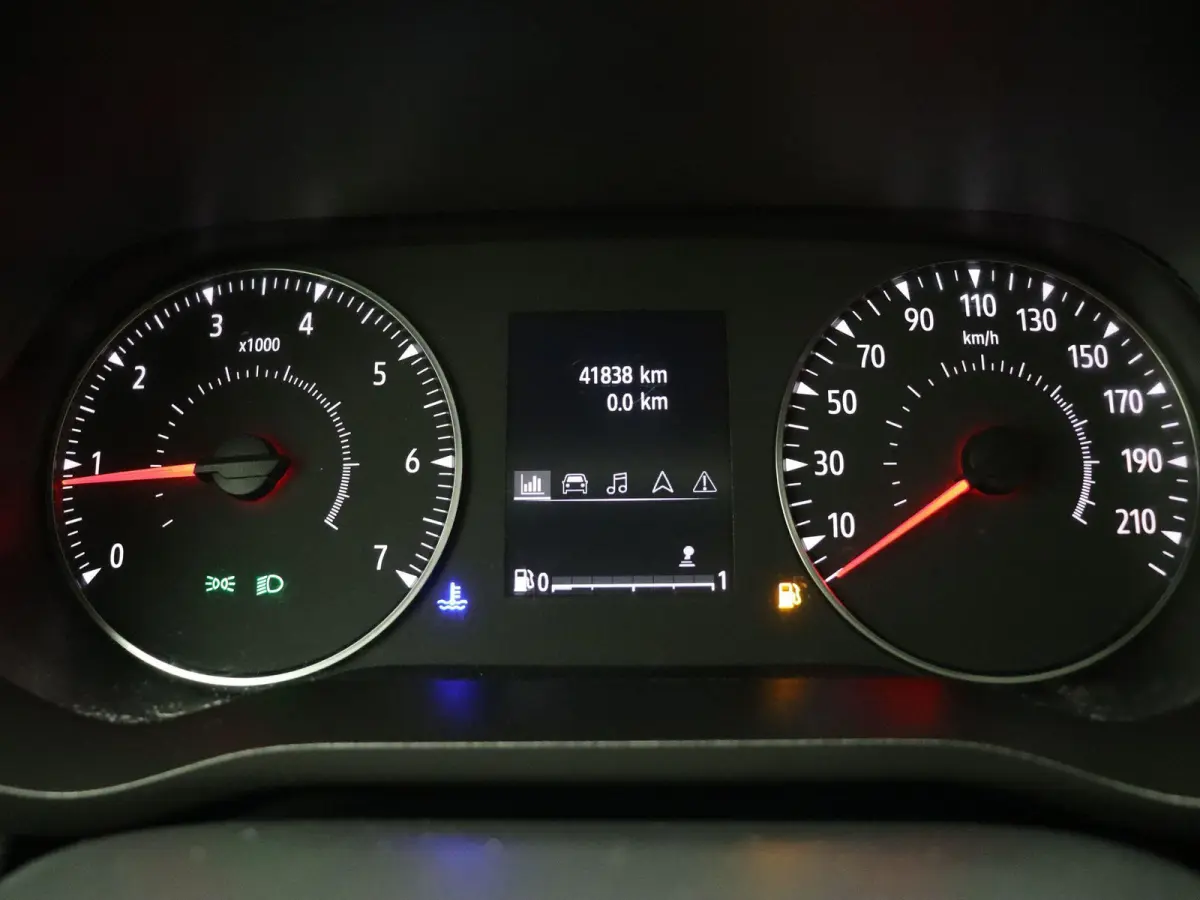 2.0 dCi 110pk T30 L2H1 Comfort | Laadruimtepakket | Vierseizoenbanden | Parkeersensoren achter | Keyless entry |