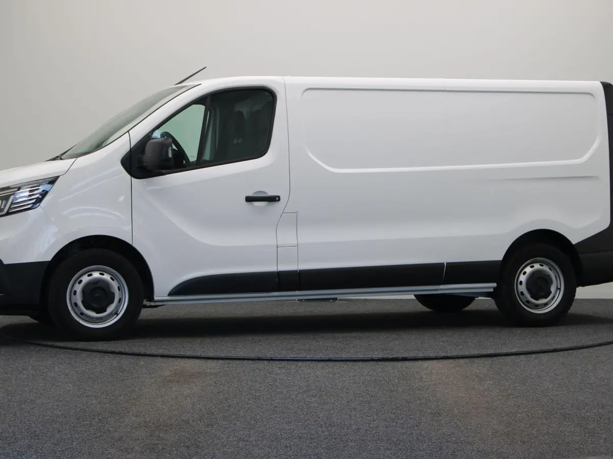 2.0 dCi 110pk T30 L2H1 Comfort | Laadruimtepakket | Vierseizoenbanden | Parkeersensoren achter | Keyless entry |