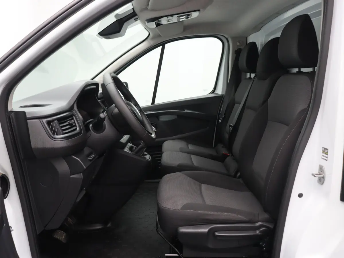 2.0 dCi 110pk T30 L2H1 Comfort | Laadruimtepakket | Vierseizoenbanden | Parkeersensoren achter | Keyless entry |