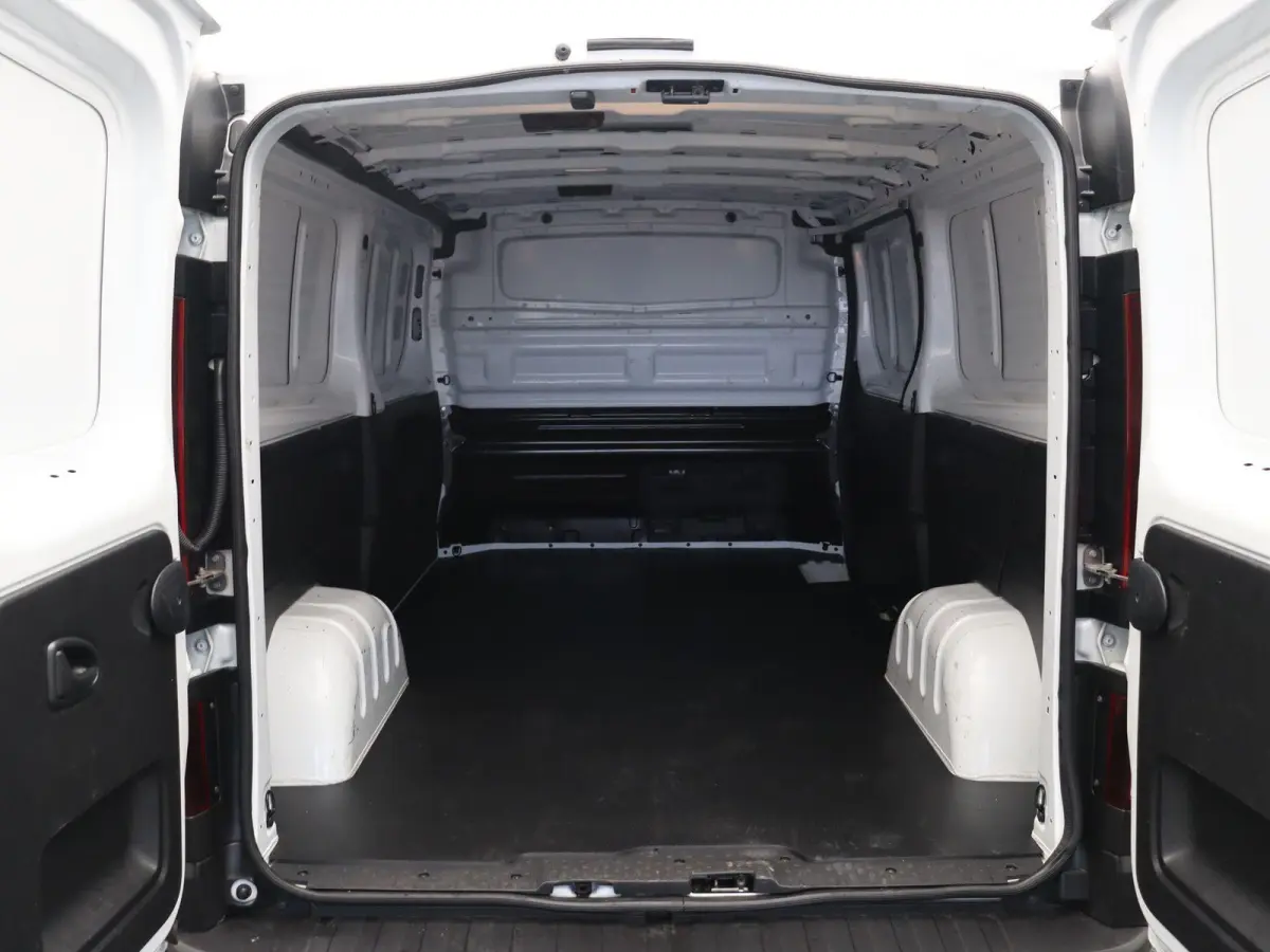 2.0 dCi 110pk T30 L2H1 Comfort | Laadruimtepakket | Vierseizoenbanden | Parkeersensoren achter | Keyless entry |