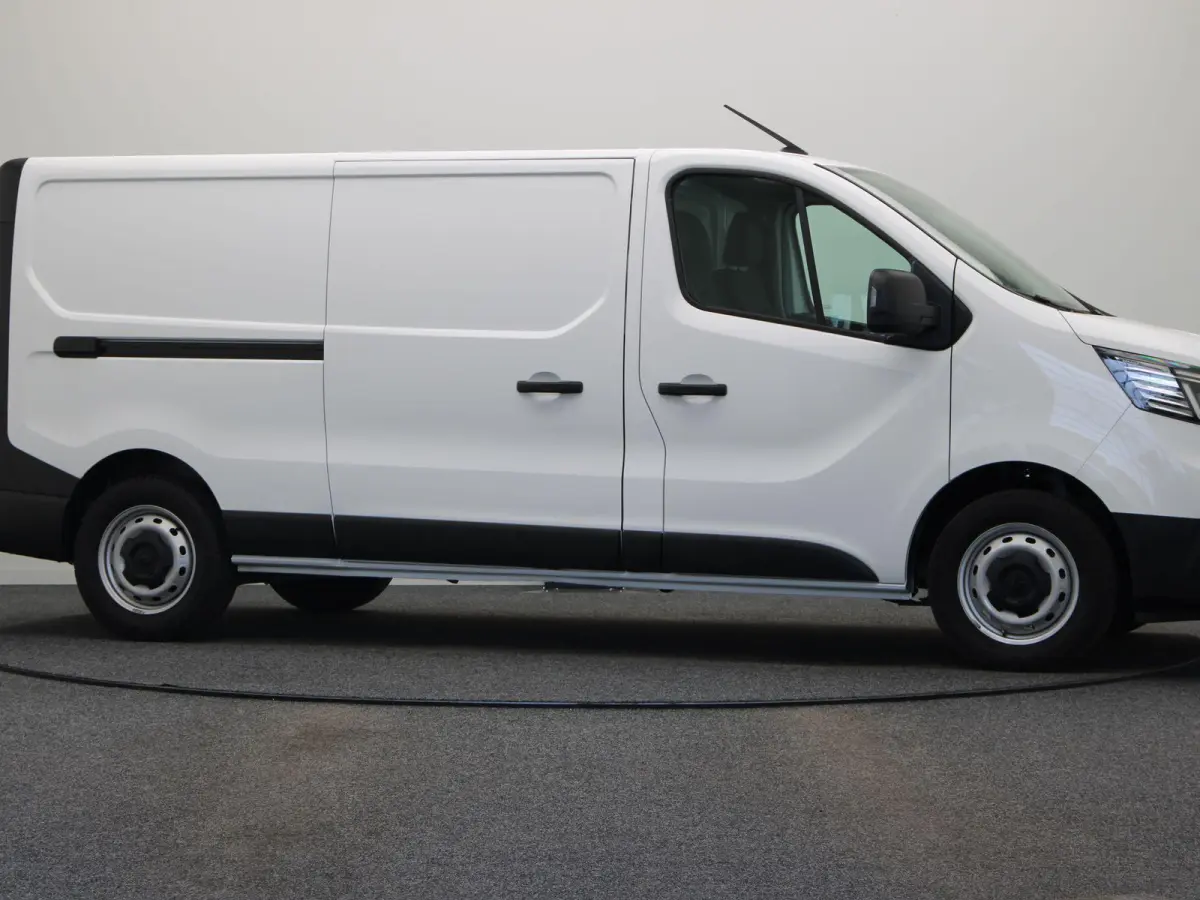 2.0 dCi 110pk T30 L2H1 Comfort | Laadruimtepakket | Vierseizoenbanden | Parkeersensoren achter | Keyless entry |
