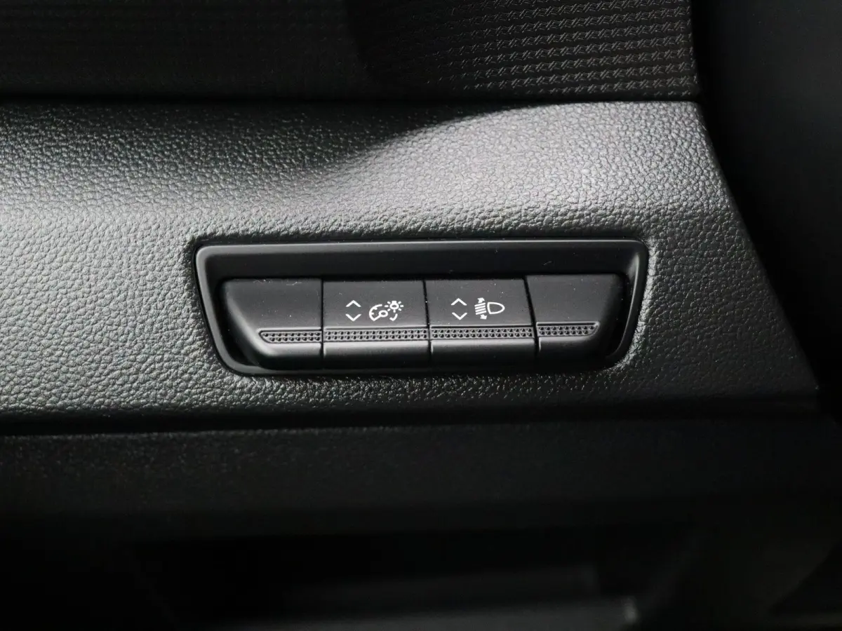 2.0 dCi 110pk T30 L2H1 Comfort | Laadruimtepakket | Vierseizoenbanden | Parkeersensoren achter | Keyless entry |