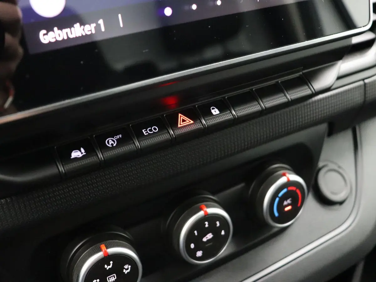 2.0 dCi 110pk T30 L2H1 Comfort | Laadruimtepakket | Vierseizoenbanden | Parkeersensoren achter | Keyless entry |