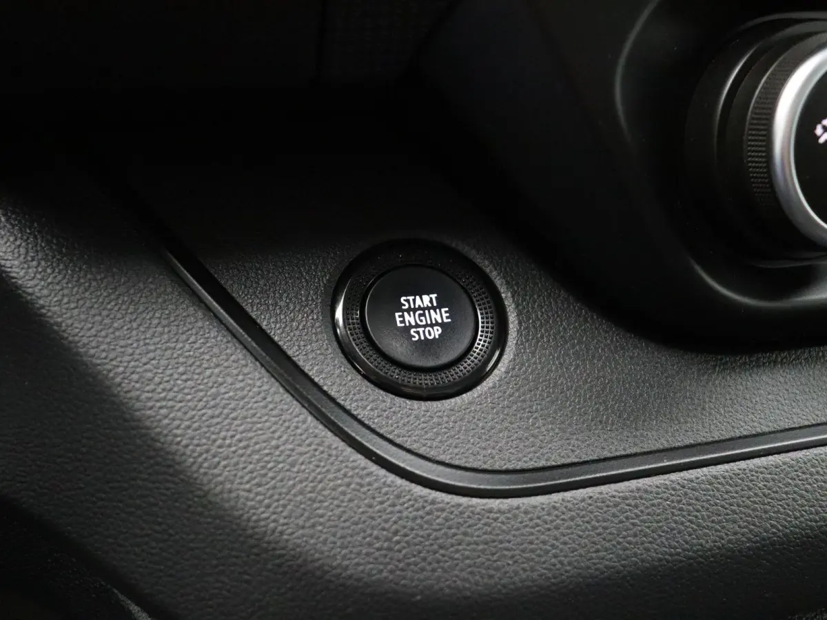 2.0 dCi 110pk T30 L2H1 Comfort | Laadruimtepakket | Vierseizoenbanden | Parkeersensoren achter | Keyless entry |