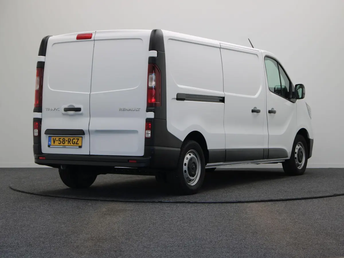 2.0 dCi 110pk T30 L2H1 Comfort | Laadruimtepakket | Vierseizoenbanden | Parkeersensoren achter | Keyless entry |