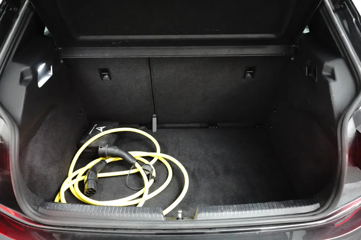 Performance 82kWh 230PK | NAVIGATIE | FULL LED | APP CONNECT | 19 INCH | STUURVERWARMING