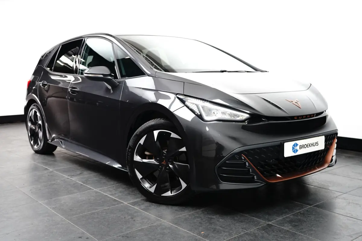Performance 82kWh 230PK | NAVIGATIE | FULL LED | APP CONNECT | 19 INCH | STUURVERWARMING