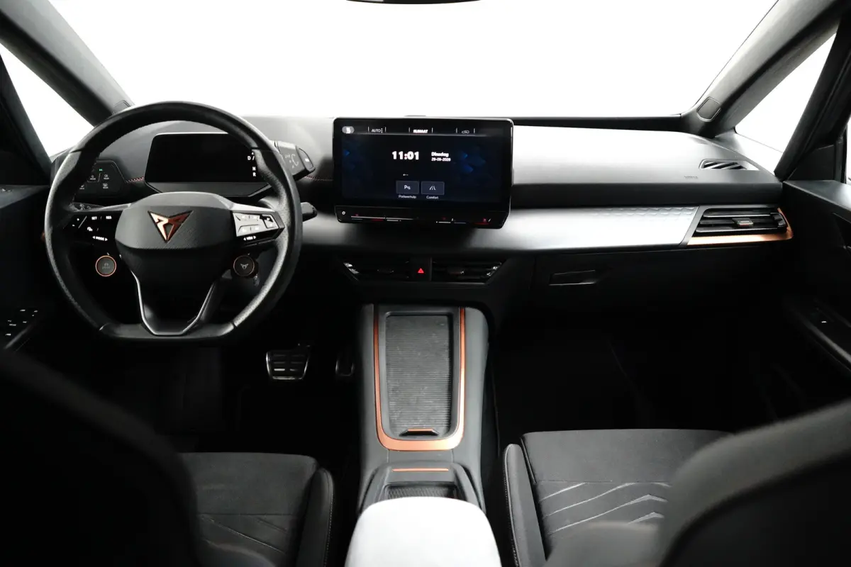 Performance 82kWh 230PK | NAVIGATIE | FULL LED | APP CONNECT | 19 INCH | STUURVERWARMING