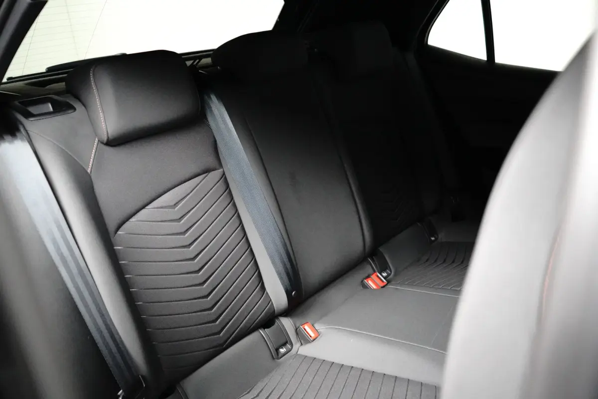 Performance 82kWh 230PK | NAVIGATIE | FULL LED | APP CONNECT | 19 INCH | STUURVERWARMING
