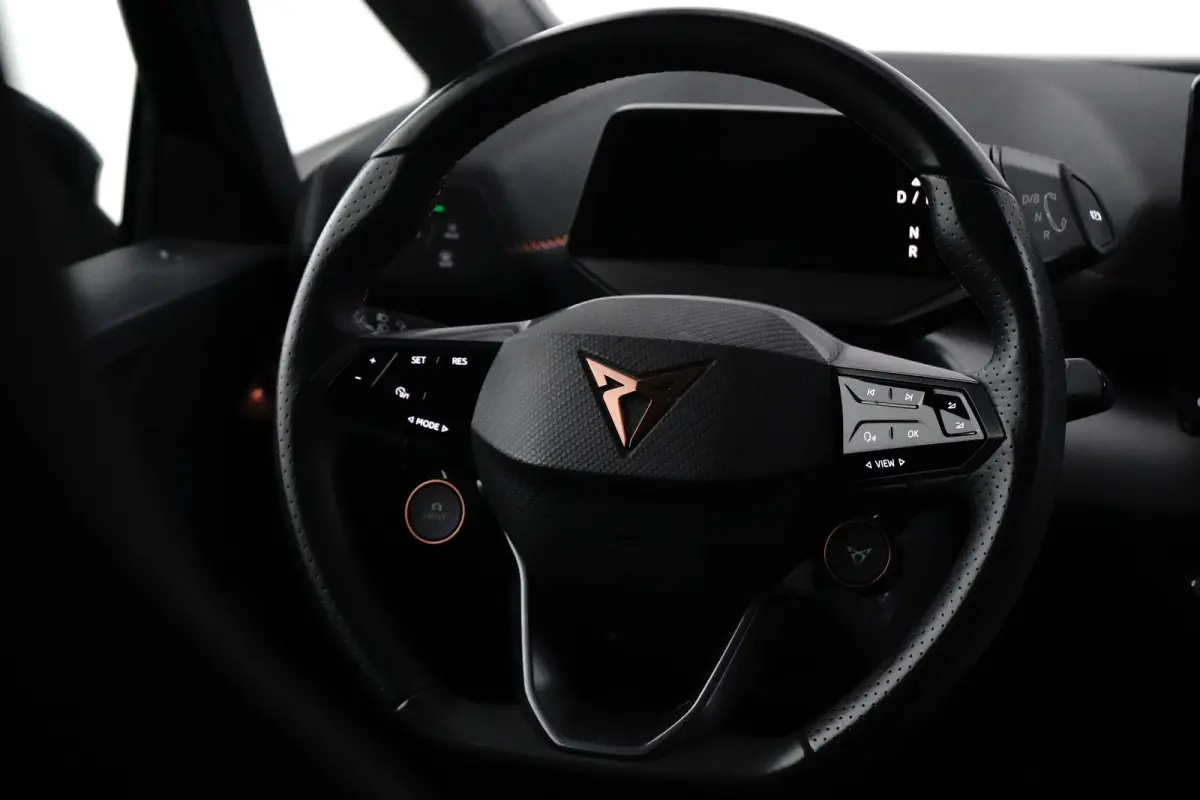 Performance 82kWh 230PK | NAVIGATIE | FULL LED | APP CONNECT | 19 INCH | STUURVERWARMING