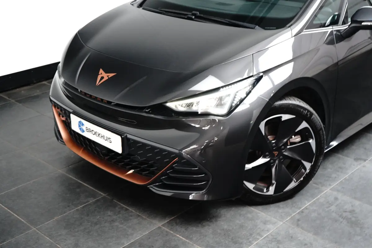 Performance 82kWh 230PK | NAVIGATIE | FULL LED | APP CONNECT | 19 INCH | STUURVERWARMING