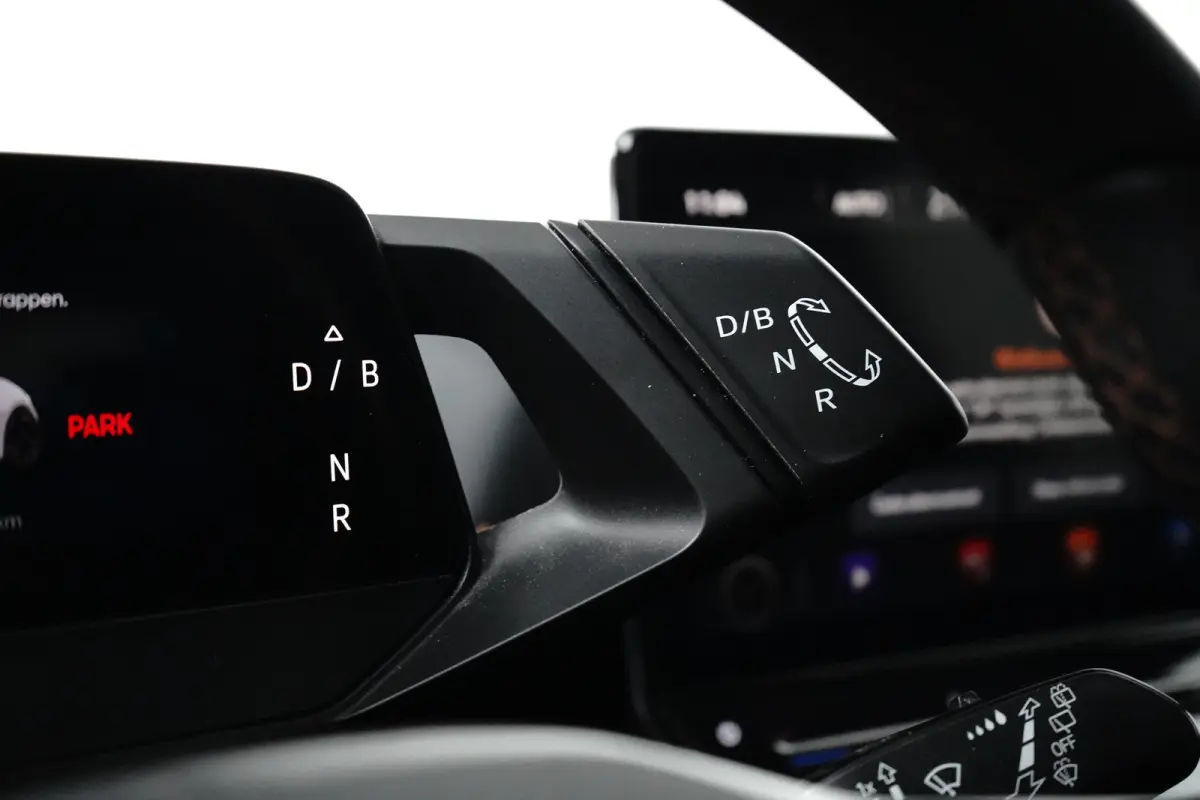 Performance 82kWh 230PK | NAVIGATIE | FULL LED | APP CONNECT | 19 INCH | STUURVERWARMING
