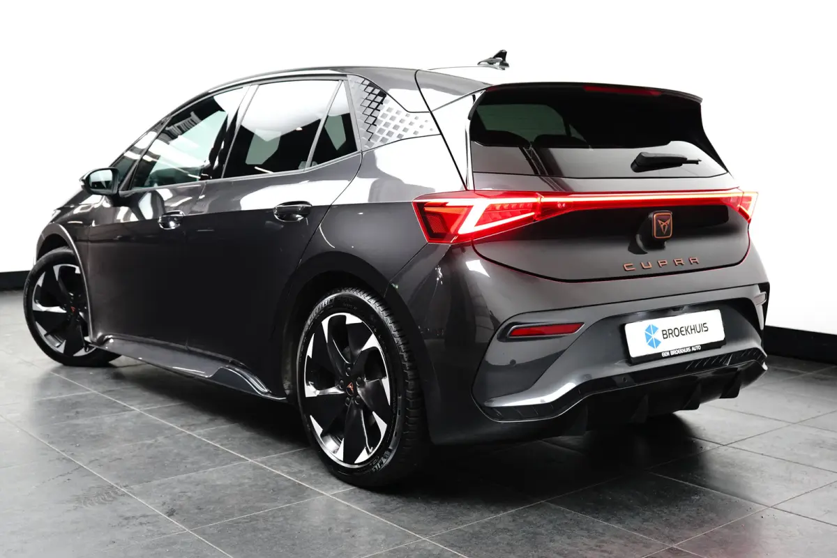 Performance 82kWh 230PK | NAVIGATIE | FULL LED | APP CONNECT | 19 INCH | STUURVERWARMING