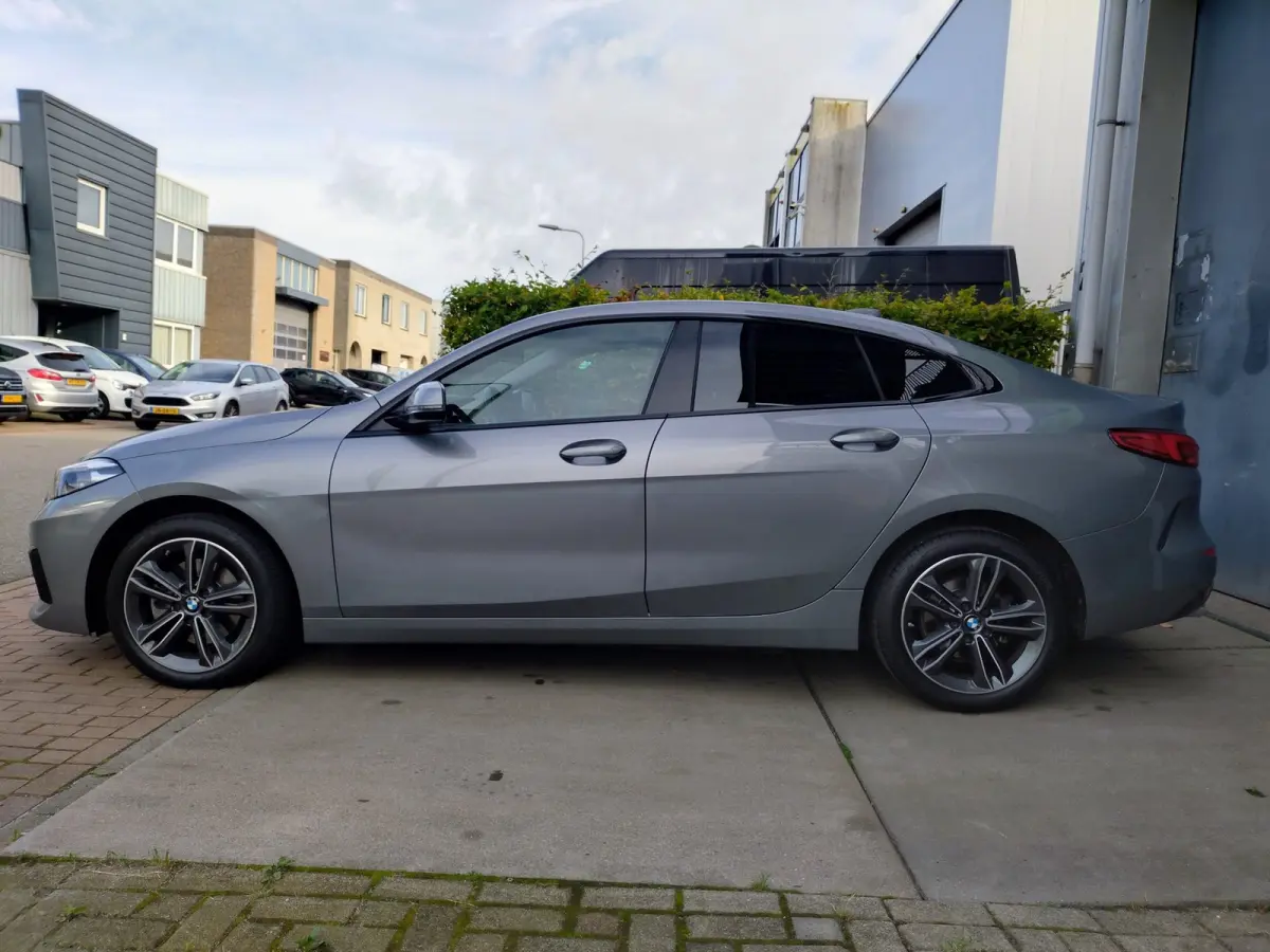 218i Dealer onderhouden!