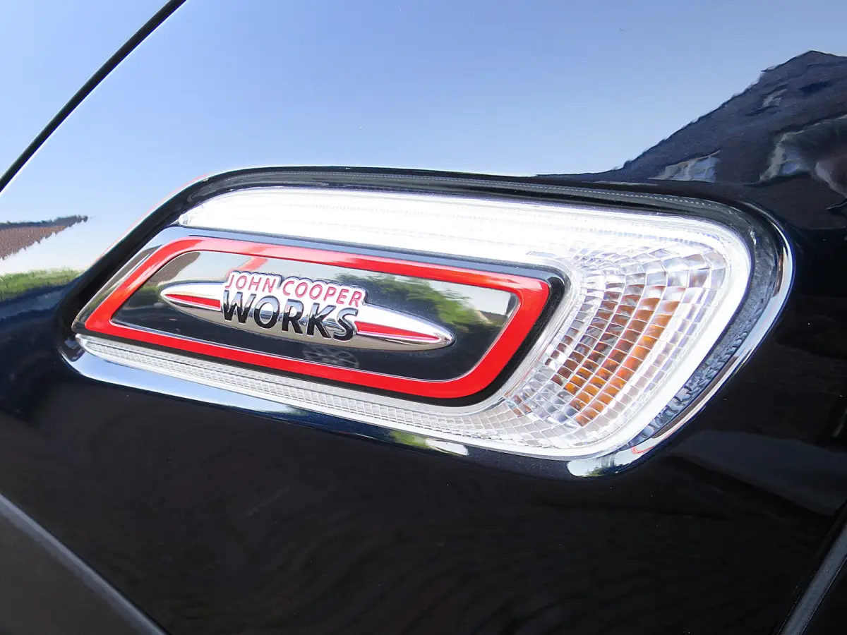 2.0 JCW ALL4 Chili F54 LCI NL-auto, 306pk, Pano, HK, HUD, A.cam en 19"