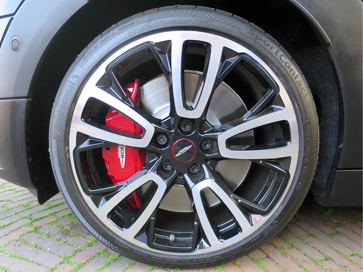 2.0 JCW ALL4 Chili F54 LCI NL-auto, 306pk, Pano, HK, HUD, A.cam en 19"