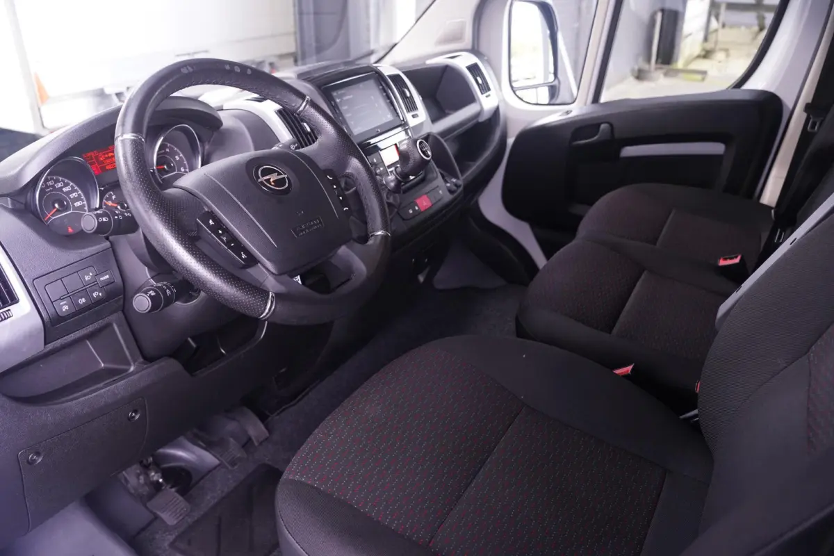 2.2D 140 pk L2H2 Imperiaal met Trap, Trekhaak Navi, Camera, Apple Carplay, Airco ECC, 3-Zits