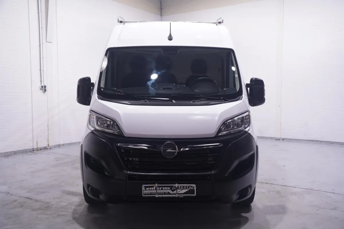 2.2D 140 pk L2H2 Imperiaal met Trap, Trekhaak Navi, Camera, Apple Carplay, Airco ECC, 3-Zits