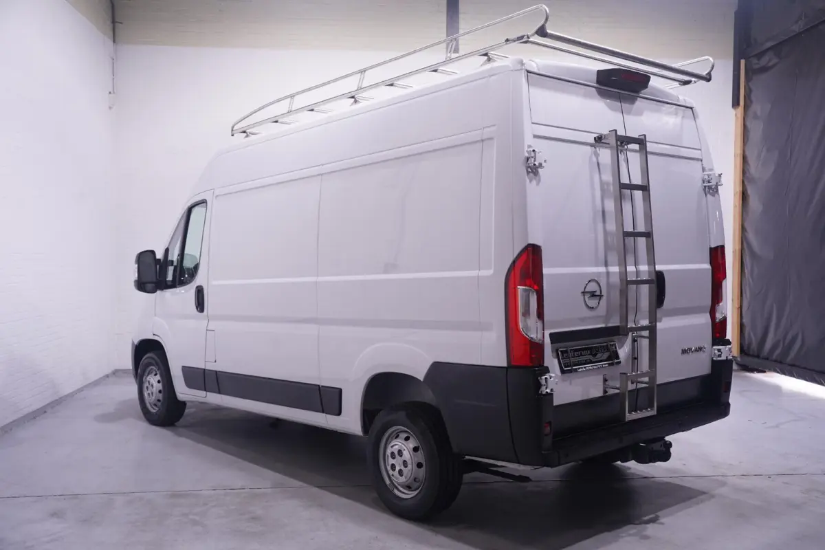 2.2D 140 pk L2H2 Imperiaal met Trap, Trekhaak Navi, Camera, Apple Carplay, Airco ECC, 3-Zits