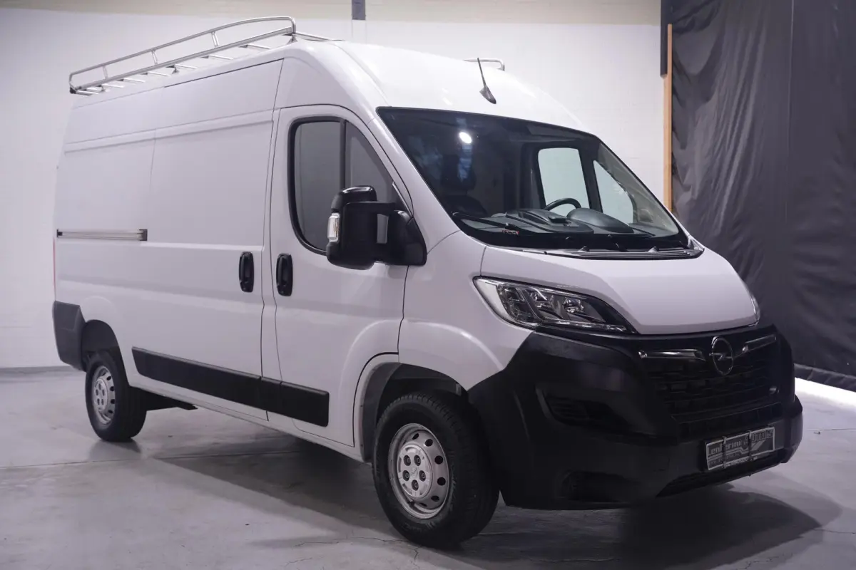 2.2D 140 pk L2H2 Imperiaal met Trap, Trekhaak Navi, Camera, Apple Carplay, Airco ECC, 3-Zits