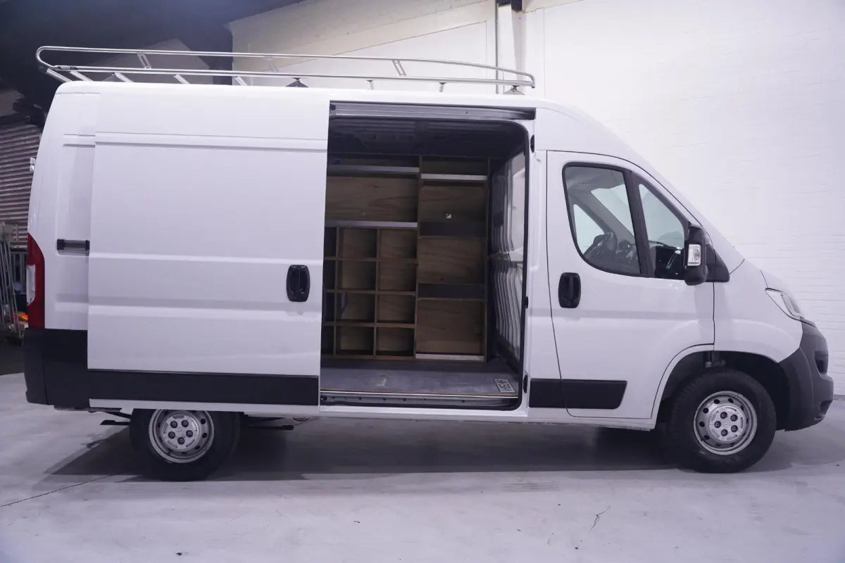2.2D 140 pk L2H2 Imperiaal met Trap, Trekhaak Navi, Camera, Apple Carplay, Airco ECC, 3-Zits
