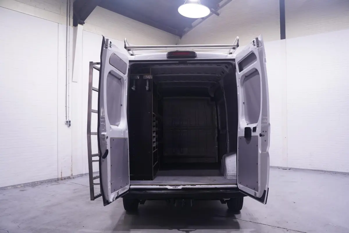 2.2D 140 pk L2H2 Imperiaal met Trap, Trekhaak Navi, Camera, Apple Carplay, Airco ECC, 3-Zits