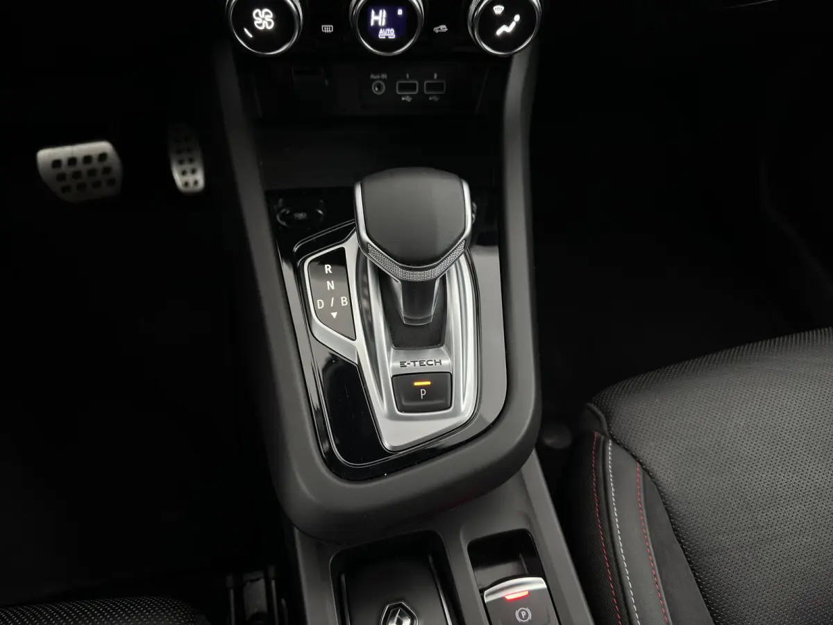 1.6 E-Tech Hybrid 145 R.S. Line (INCL-BTW) Aut. *LEATHER | FULL-LED | BLINDSPOT | CAMERA | BOSE-AUDIO | HEATED-SPORTSEATS | KEYLESS | AMBIENTLIGHT | DIGI-COCKPIT | PRIVACY-GLASS | NAVI-FULLM