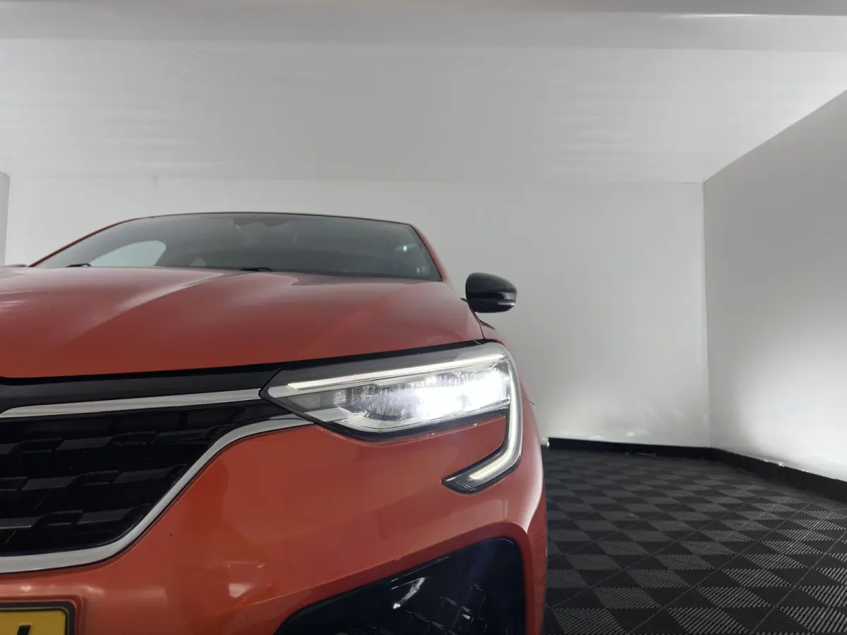 1.6 E-Tech Hybrid 145 R.S. Line (INCL-BTW) Aut. *LEATHER | FULL-LED | BLINDSPOT | CAMERA | BOSE-AUDIO | HEATED-SPORTSEATS | KEYLESS | AMBIENTLIGHT | DIGI-COCKPIT | PRIVACY-GLASS | NAVI-FULLM