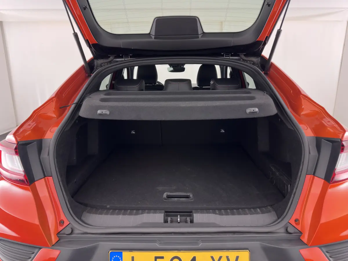 1.6 E-Tech Hybrid 145 R.S. Line (INCL-BTW) Aut. *LEATHER | FULL-LED | BLINDSPOT | CAMERA | BOSE-AUDIO | HEATED-SPORTSEATS | KEYLESS | AMBIENTLIGHT | DIGI-COCKPIT | PRIVACY-GLASS | NAVI-FULLM