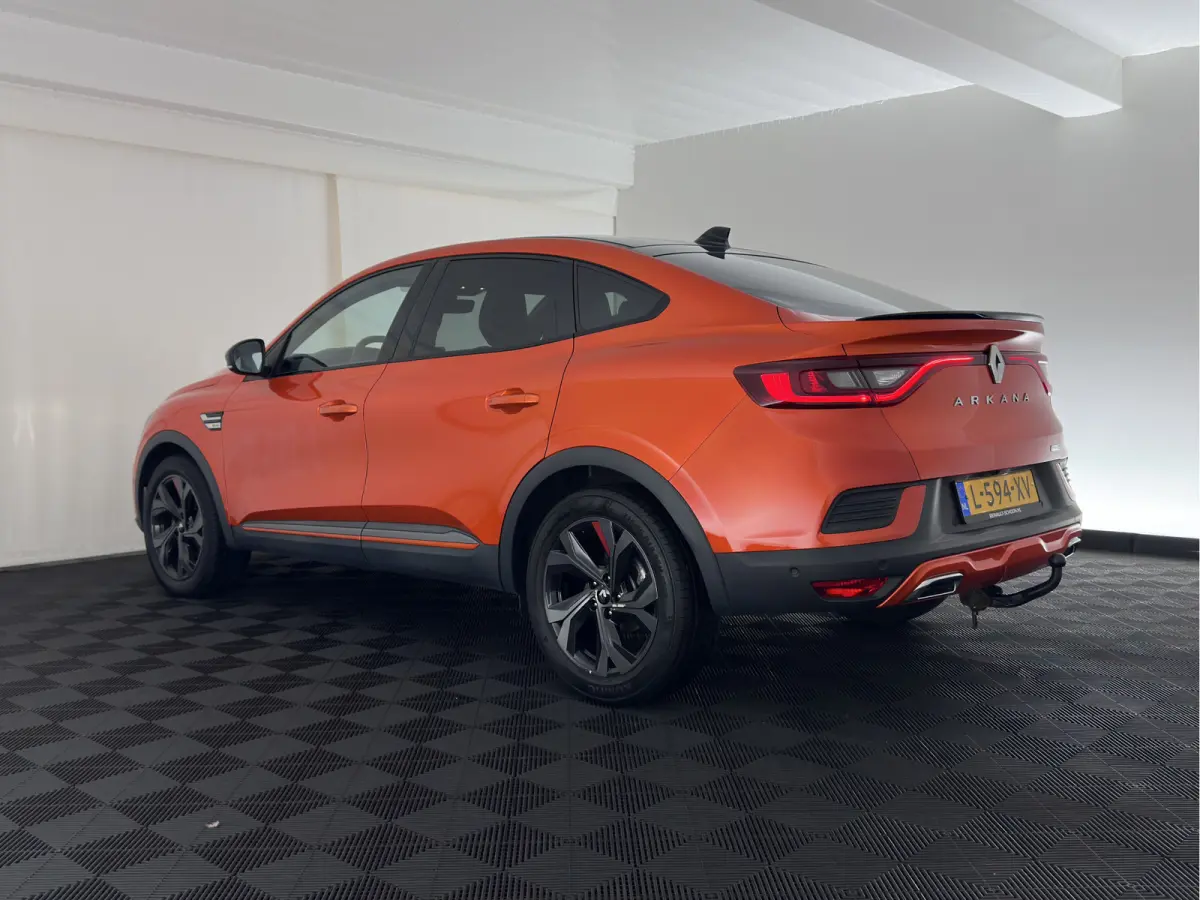 1.6 E-Tech Hybrid 145 R.S. Line (INCL-BTW) Aut. *LEATHER | FULL-LED | BLINDSPOT | CAMERA | BOSE-AUDIO | HEATED-SPORTSEATS | KEYLESS | AMBIENTLIGHT | DIGI-COCKPIT | PRIVACY-GLASS | NAVI-FULLM