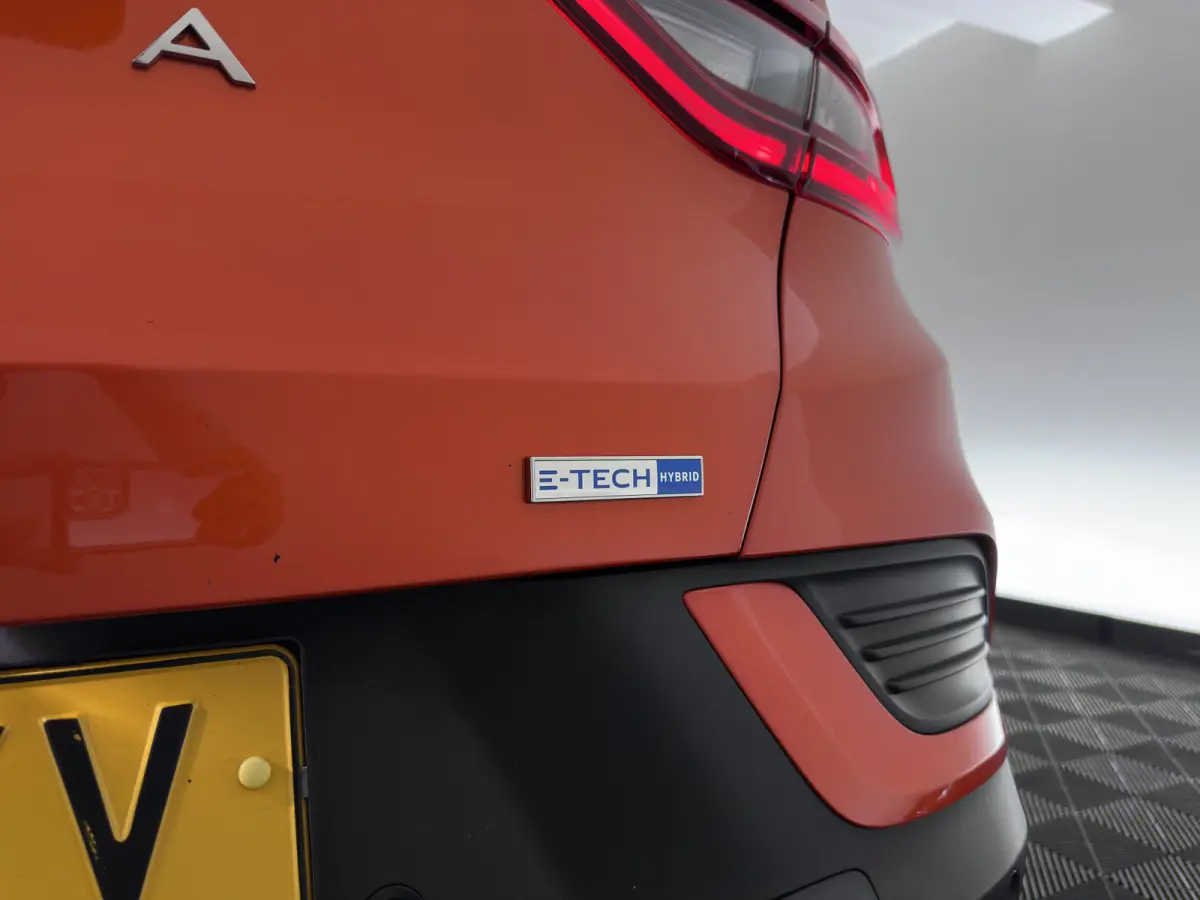 1.6 E-Tech Hybrid 145 R.S. Line (INCL-BTW) Aut. *LEATHER | FULL-LED | BLINDSPOT | CAMERA | BOSE-AUDIO | HEATED-SPORTSEATS | KEYLESS | AMBIENTLIGHT | DIGI-COCKPIT | PRIVACY-GLASS | NAVI-FULLM