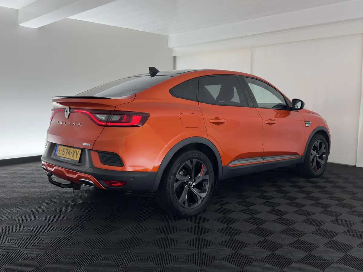 1.6 E-Tech Hybrid 145 R.S. Line (INCL-BTW) Aut. *LEATHER | FULL-LED | BLINDSPOT | CAMERA | BOSE-AUDIO | HEATED-SPORTSEATS | KEYLESS | AMBIENTLIGHT | DIGI-COCKPIT | PRIVACY-GLASS | NAVI-FULLM