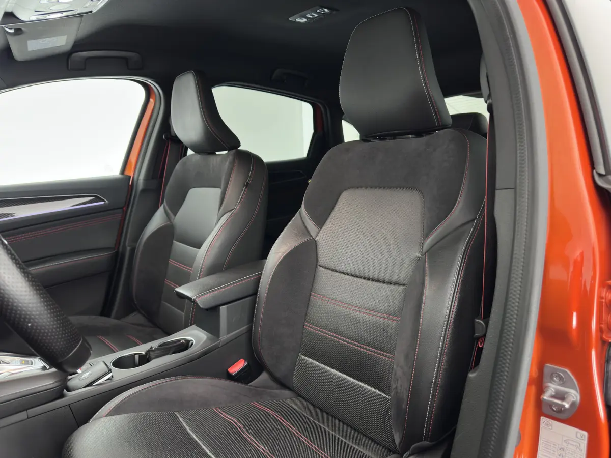 1.6 E-Tech Hybrid 145 R.S. Line (INCL-BTW) Aut. *LEATHER | FULL-LED | BLINDSPOT | CAMERA | BOSE-AUDIO | HEATED-SPORTSEATS | KEYLESS | AMBIENTLIGHT | DIGI-COCKPIT | PRIVACY-GLASS | NAVI-FULLM