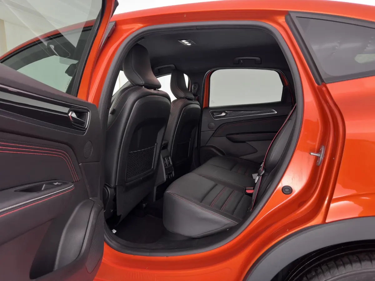 1.6 E-Tech Hybrid 145 R.S. Line (INCL-BTW) Aut. *LEATHER | FULL-LED | BLINDSPOT | CAMERA | BOSE-AUDIO | HEATED-SPORTSEATS | KEYLESS | AMBIENTLIGHT | DIGI-COCKPIT | PRIVACY-GLASS | NAVI-FULLM
