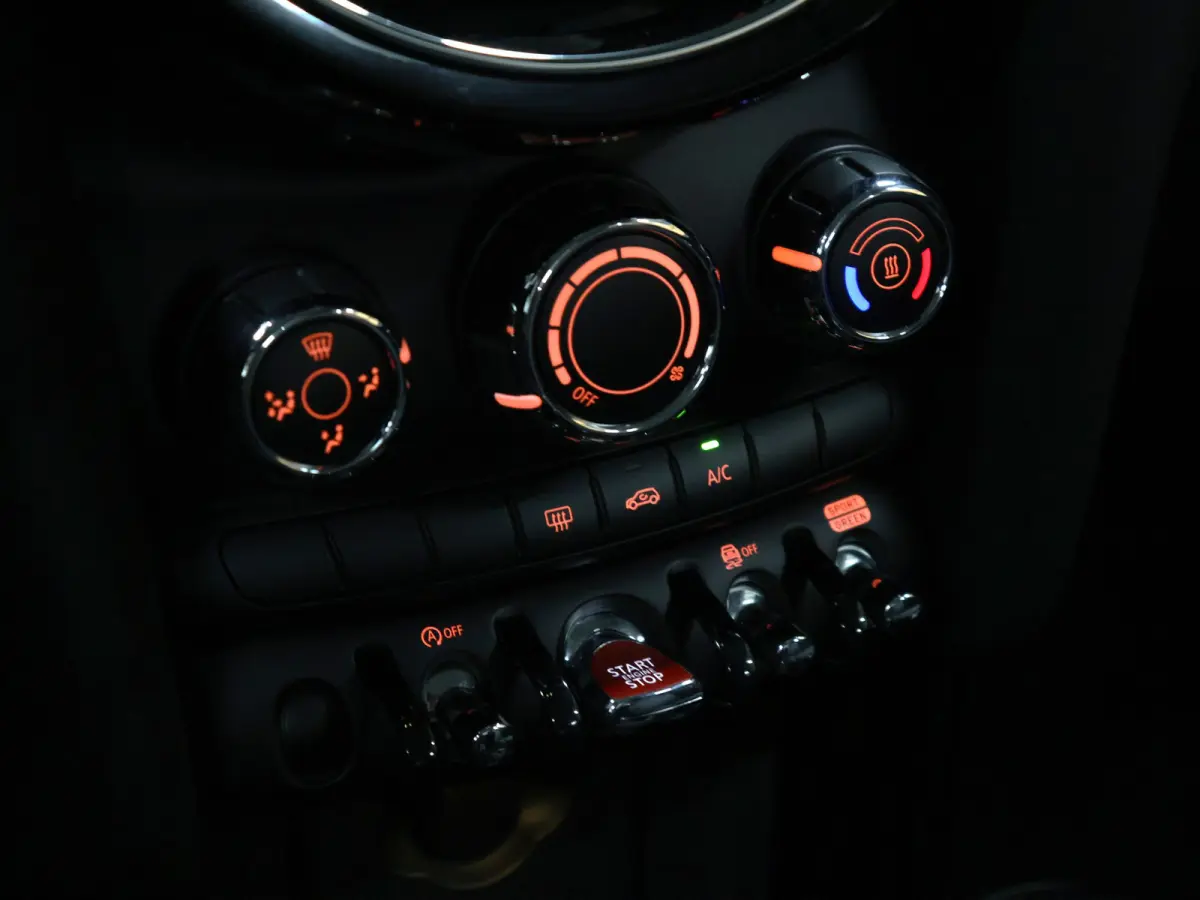 1.5 One Business Edition [APPLE CARPLAY, JCW VELG, PARKEERSENSOR, SPORTSTOELEN, CRUISE CONTROL, NIEUWSTAAT]