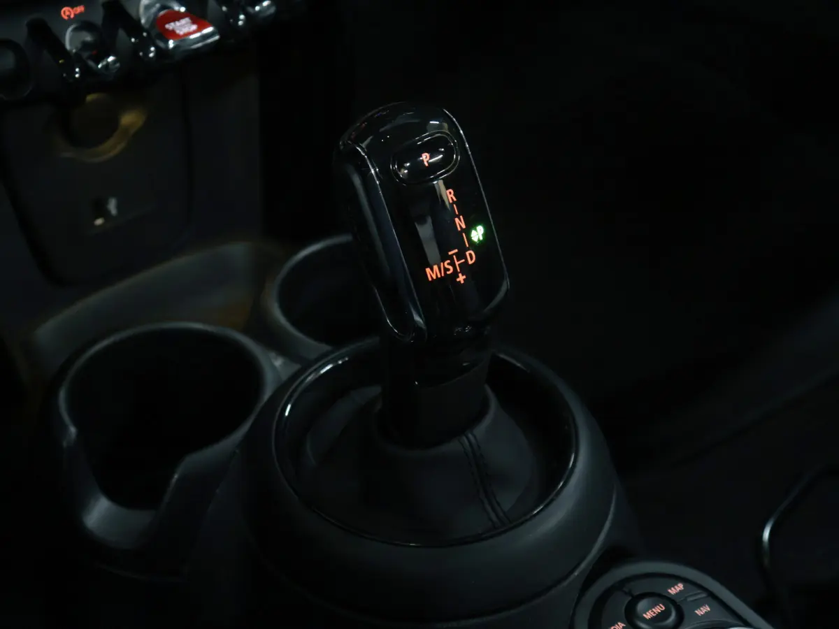 1.5 One Business Edition [APPLE CARPLAY, JCW VELG, PARKEERSENSOR, SPORTSTOELEN, CRUISE CONTROL, NIEUWSTAAT]