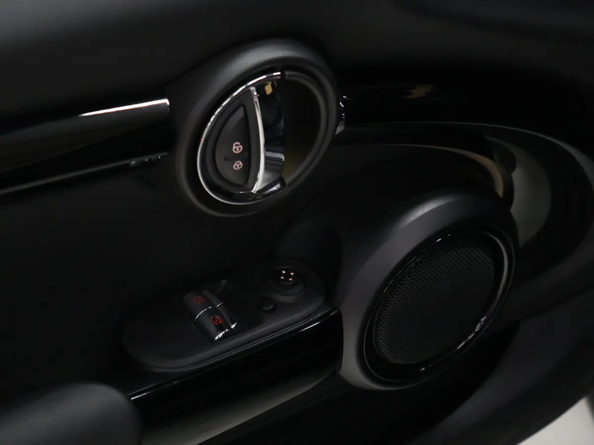 1.5 One Business Edition [APPLE CARPLAY, JCW VELG, PARKEERSENSOR, SPORTSTOELEN, CRUISE CONTROL, NIEUWSTAAT]