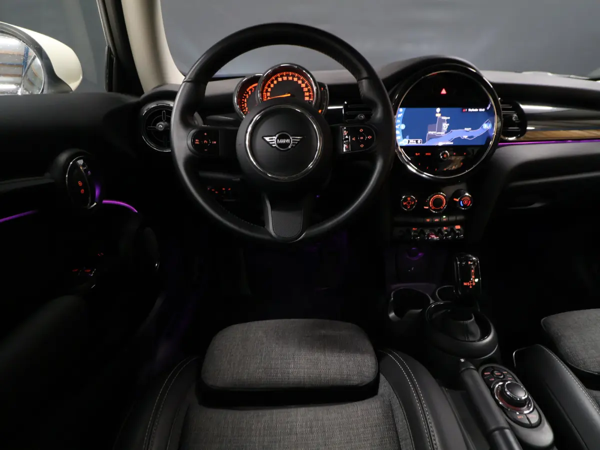 1.5 One Business Edition [APPLE CARPLAY, JCW VELG, PARKEERSENSOR, SPORTSTOELEN, CRUISE CONTROL, NIEUWSTAAT]