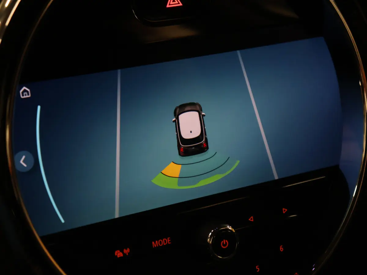 1.5 One Business Edition [APPLE CARPLAY, JCW VELG, PARKEERSENSOR, SPORTSTOELEN, CRUISE CONTROL, NIEUWSTAAT]