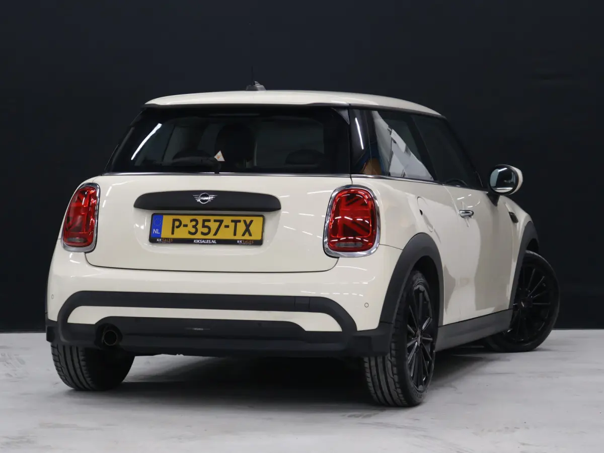 1.5 One Business Edition [APPLE CARPLAY, JCW VELG, PARKEERSENSOR, SPORTSTOELEN, CRUISE CONTROL, NIEUWSTAAT]